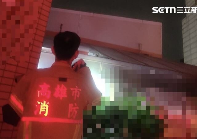 台灣新聞通訊社-快訊／全裸女屍…商圈墜樓破雨棚「躺機械停車位」！胸部不明塊狀瘀青