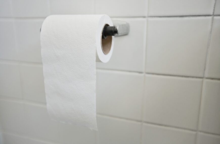 台灣新聞通訊社-捲筒衛生紙用完別急著丟！紙芯秒成「乾衣神物」 2招防衣服變形