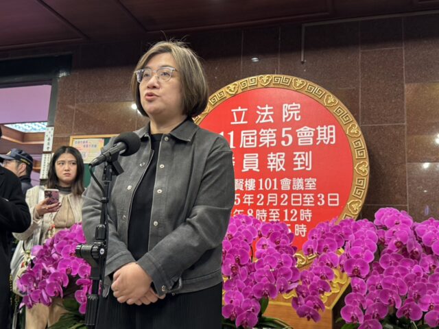 台灣新聞通訊社-綠委挺府院不副署爭議三法 藍嗆法律自助餐踐踏立院監督權