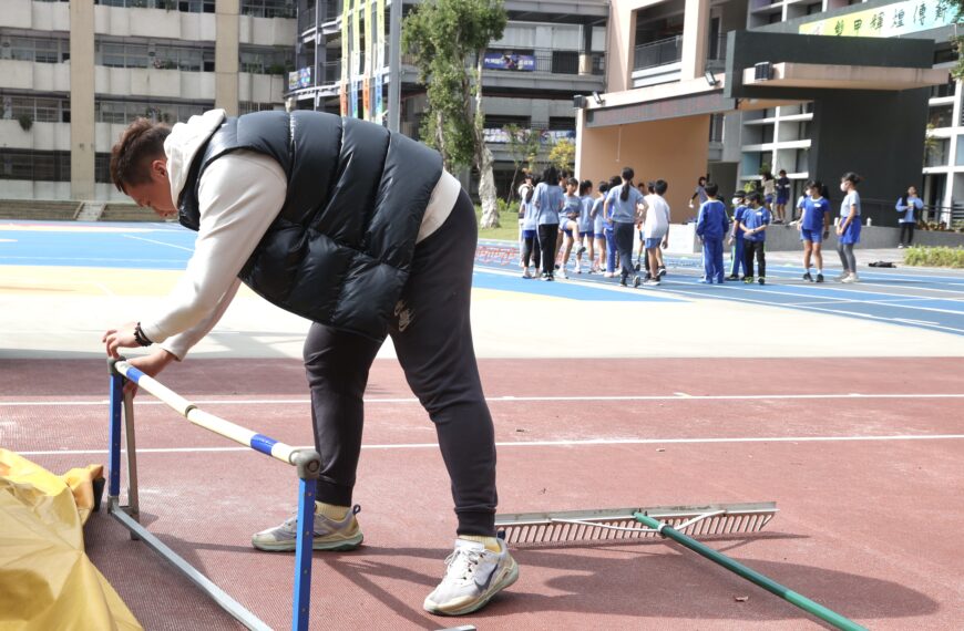 台灣新聞通訊社-流浪教練窄門 等2年0開缺…有人被迫轉行外送、賣臭豆腐