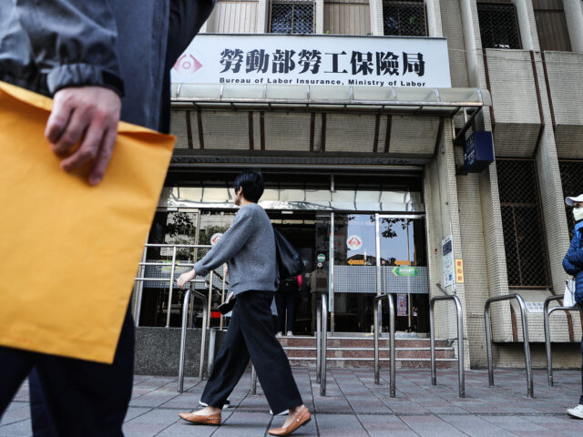 台灣新聞通訊社-抗通膨！約78萬人勞保老年年金5月起將調升 估漲6.46%