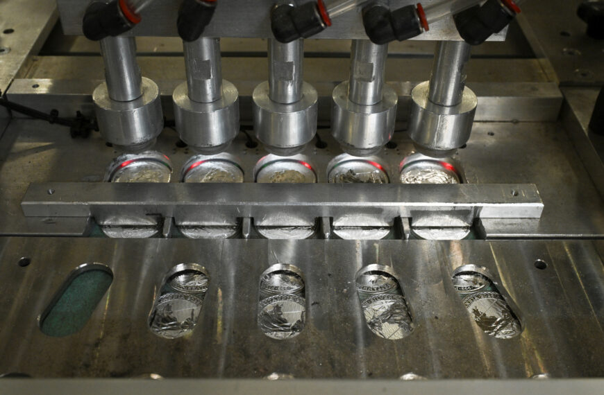 台灣新聞通訊社-美伊衝突升溫與避險買盤回籠 貴金屬、原油聯袂強彈