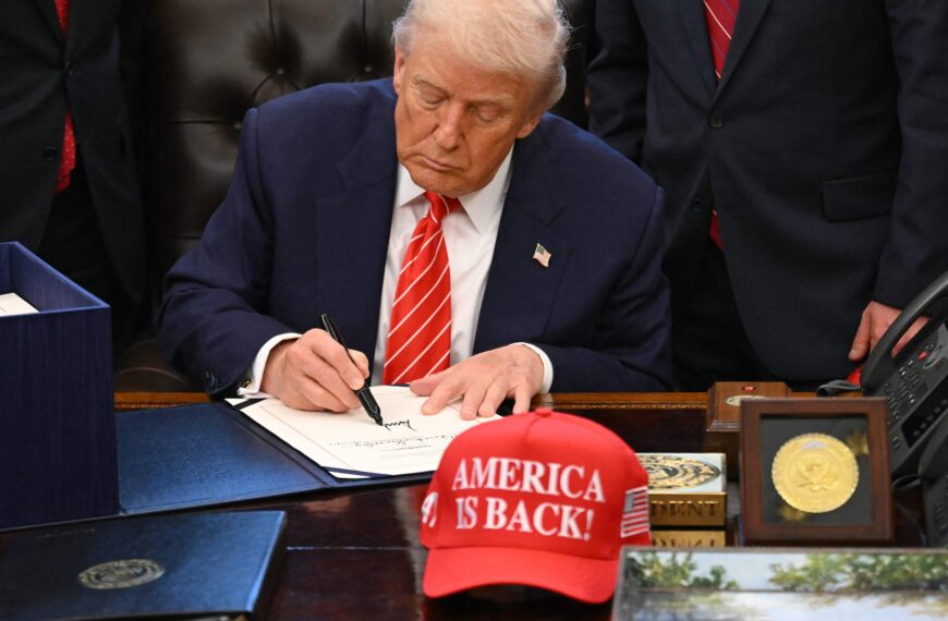 台灣新聞通訊社-3票之差驚險過關！川普簽署法案結束美政府局部停擺 但下一仗馬上就到