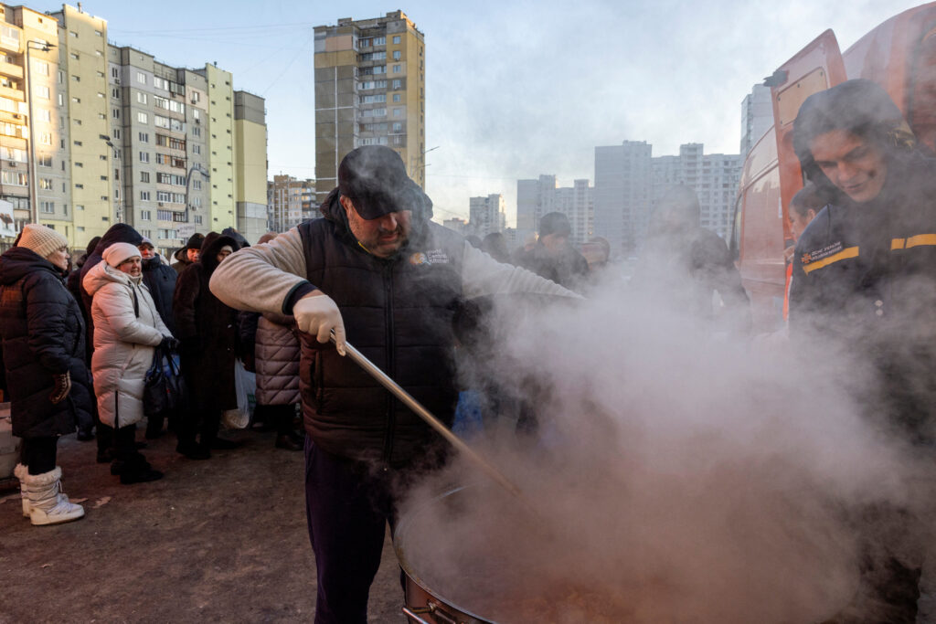 台灣新聞通訊社-寒流中俄軍重啟空襲 澤倫斯基批違約遭川普「打臉」：普亭已履約停火