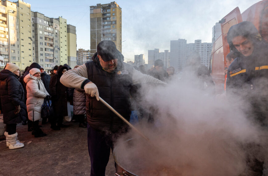 台灣新聞通訊社-寒流中俄軍重啟空襲 澤倫斯基批違約遭川普「打臉」：普亭已履約停火