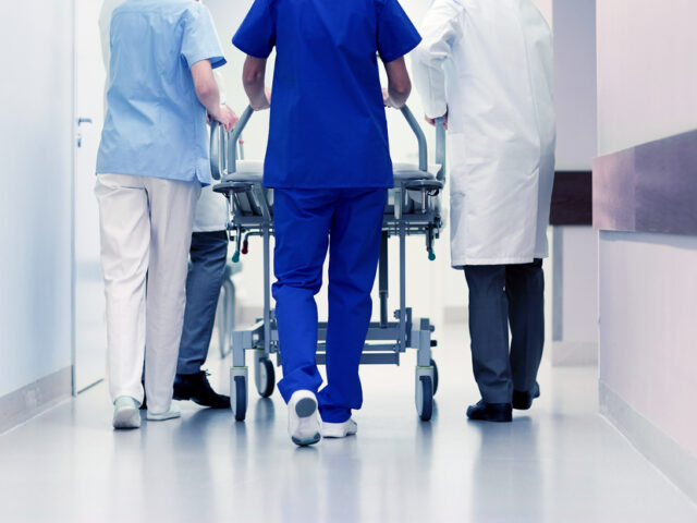 台灣新聞通訊社-夫臨終前許願見初戀女友…妻大方幫尋人成全 他當晚無憾離世