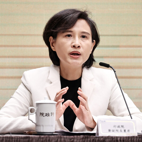 台灣新聞通訊社-鄭麗君：對等關稅15%不疊加 美行政程序完成後生效