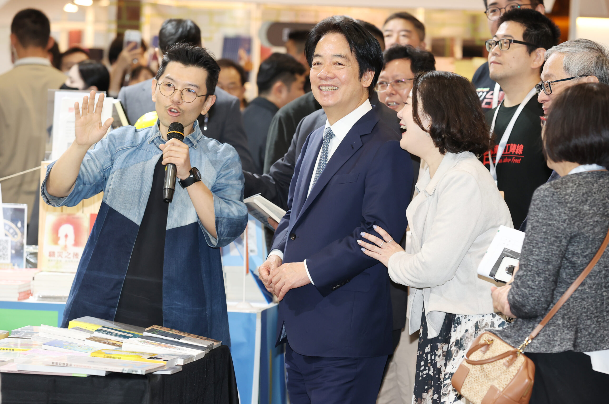 台灣新聞通訊社-賴總統「找好老師不如找好書」挨轟 陳培瑜：我在現場 別斷章取義