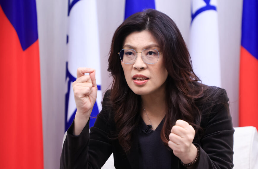 台灣新聞通訊社-台中提名姐弟之爭 鄭麗文 : 兩邊都罵我表示我很公正