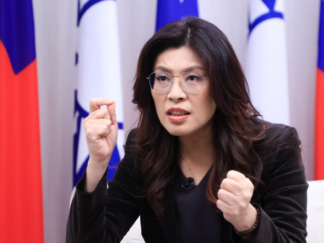 台灣新聞通訊社-台中提名姐弟之爭 鄭麗文 : 兩邊都罵我表示我很公正