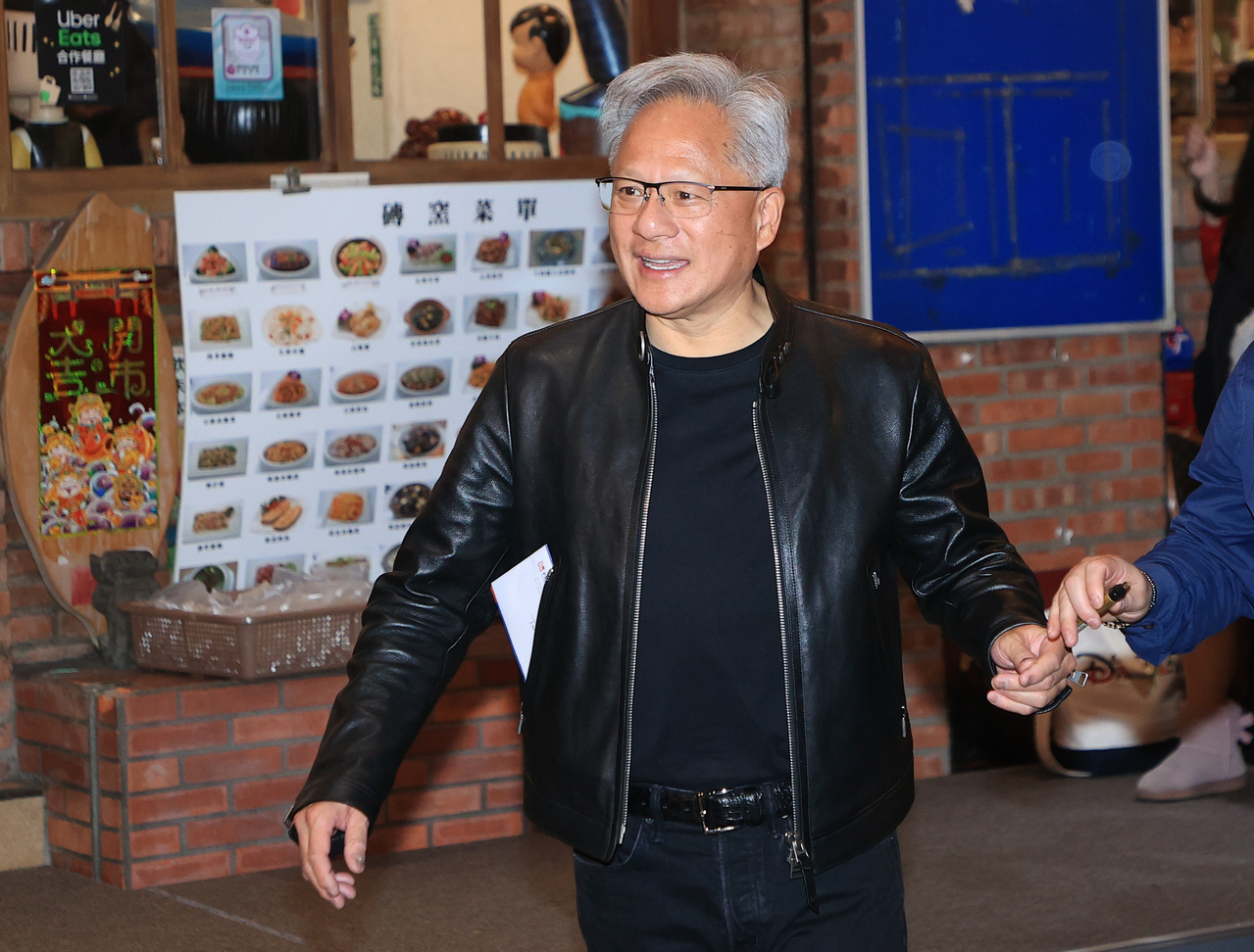 台灣新聞通訊社-ASIC挑戰來勢洶洶 黃仁勳自信稱：出貨量不會超過輝達GPU