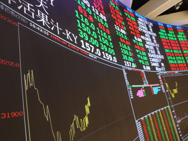 台灣新聞通訊社-1月績效王出爐…00964飆12.69％奪高股息冠軍！配息「連5升」年化穩站8％