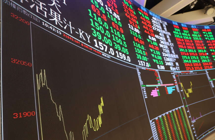 台灣新聞通訊社-1月績效王出爐…00964飆12.69％奪高股息冠軍！配息「連5升」年化穩站8％