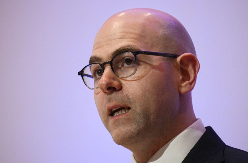 台灣新聞通訊社-Fed理事米倫辭白宮職 但華許提名仍卡關：川普愈逼 鮑爾任主席愈久？