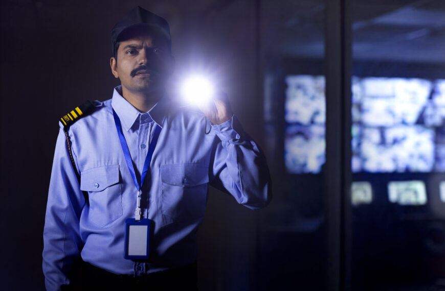 台灣新聞通訊社-過年也只能月休6天…38K保全嘆沒勇氣離職 網勸：別當牛馬