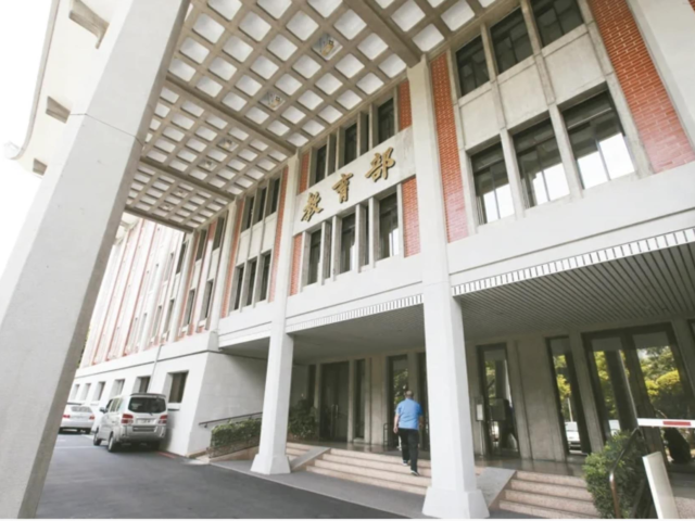 台灣新聞通訊社-高中赴海外交換放寬 部定、校訂必修可採數位學習