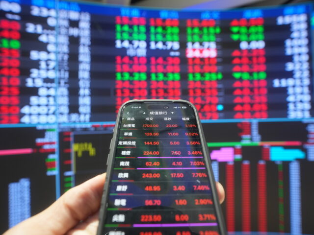 台灣新聞通訊社-009816連兩日爆58萬張收紅…網民10元破發夢碎！揭「複利效應」不該等