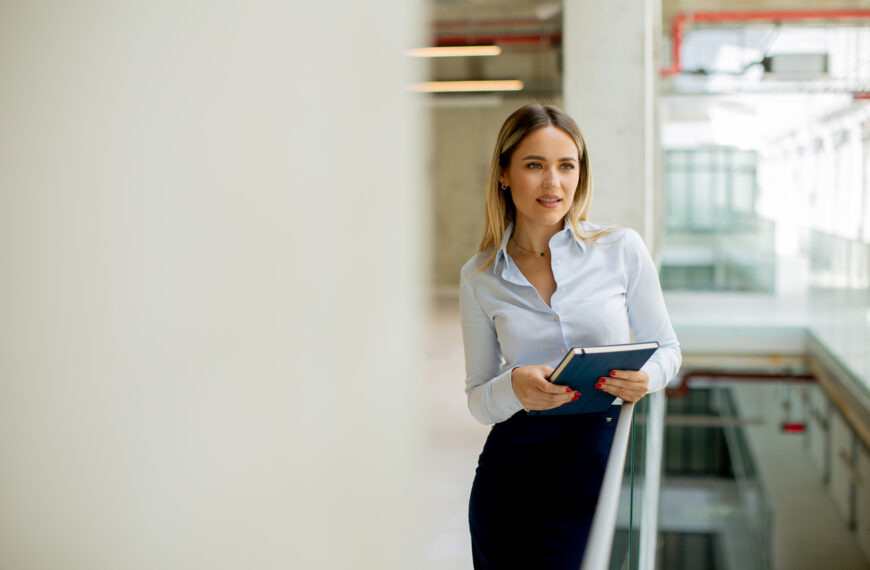 台灣新聞通訊社-他分享職場「躲過一劫的小確幸」 上班族共鳴：主管不在直接加100分