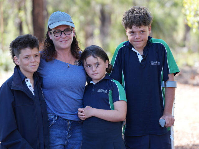台灣新聞通訊社-澳洲母親讓13歲兒獨游4小時求救 受訪曝「人生最艱難決定之一」