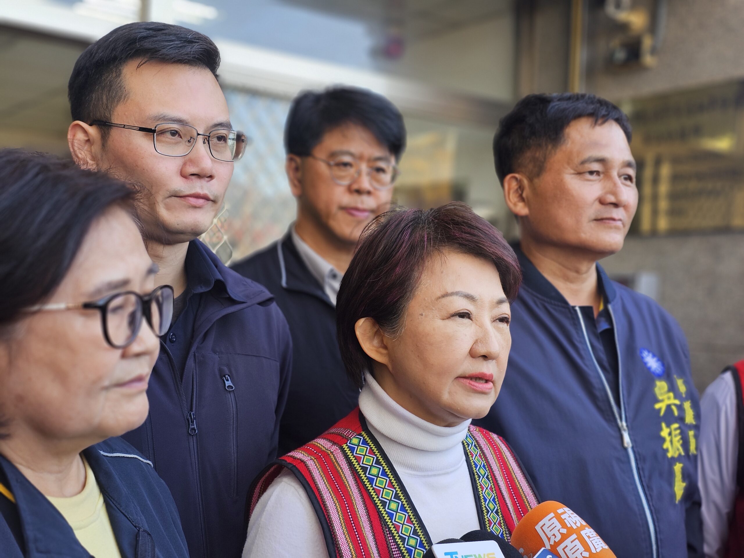 台灣新聞通訊社-影／蔣萬安署名春聯被指踩燕 盧秀燕：都是吉祥話、用意都是好的