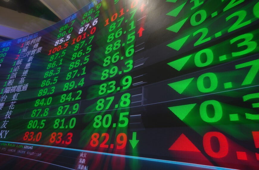 台灣新聞通訊社-白銀崩31％、比特幣破8萬美元！郭哲榮預告台股補跌：融資恐加速殺盤跌幅不只363點