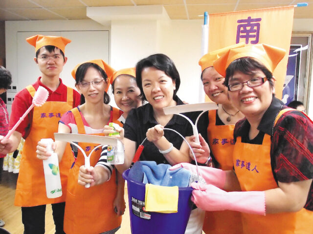 台灣新聞通訊社-打工趣「家事服務員趨勢報告」：餐飲人力大逃亡 家事清潔員成新寵