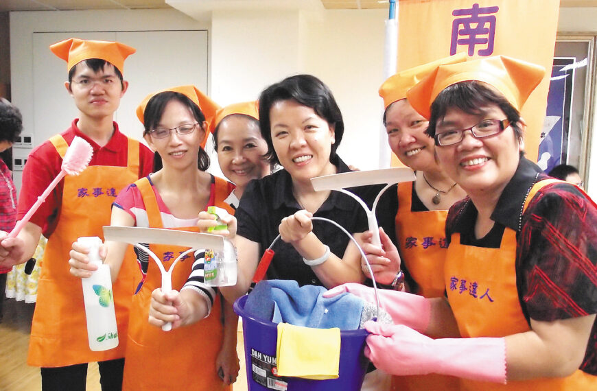 台灣新聞通訊社-打工趣「家事服務員趨勢報告」：餐飲人力大逃亡 家事清潔員成新寵