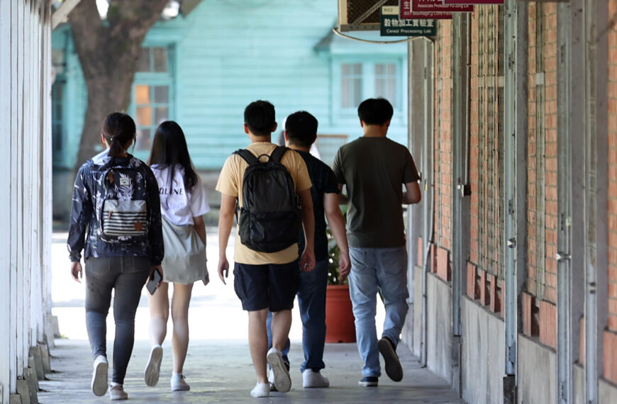 台灣新聞通訊社-AI發展推動複合型競爭力 大學問網站：大學選系跨領域科系受青睞