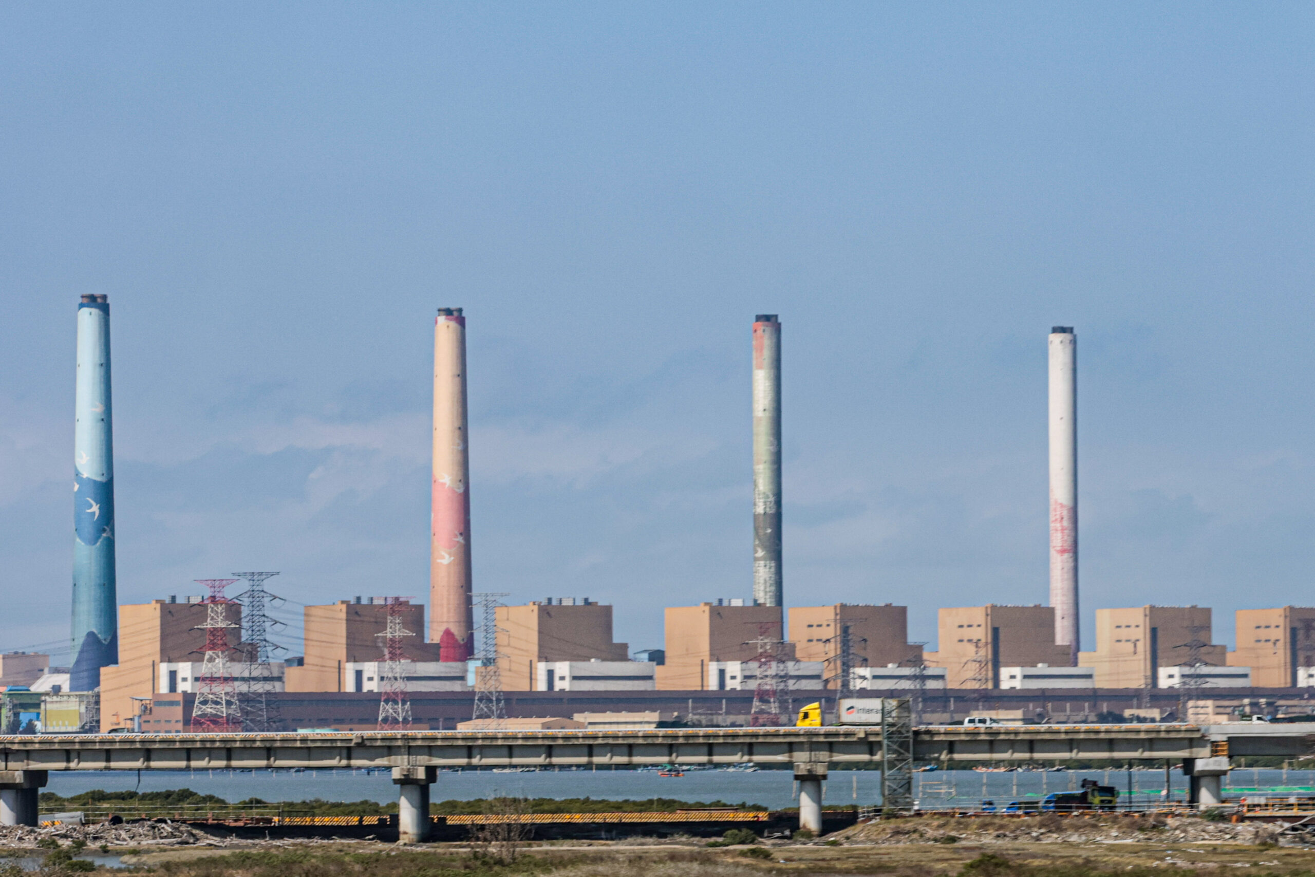 台灣新聞通訊社-民團訴求中火停煤 台電：2034年無煤供電 提前12年達標