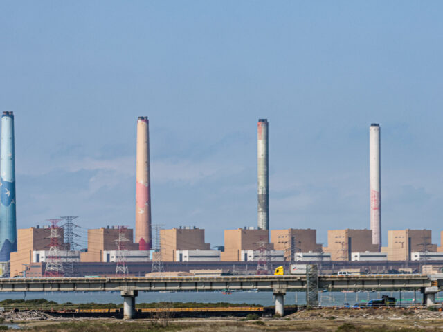 台灣新聞通訊社-民團訴求中火停煤！台電：2034年無煤供電 提前12年達標