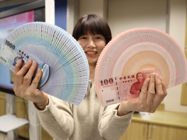 台灣新聞通訊社-軍公教年終獎金2/6入帳 最高2.5個月