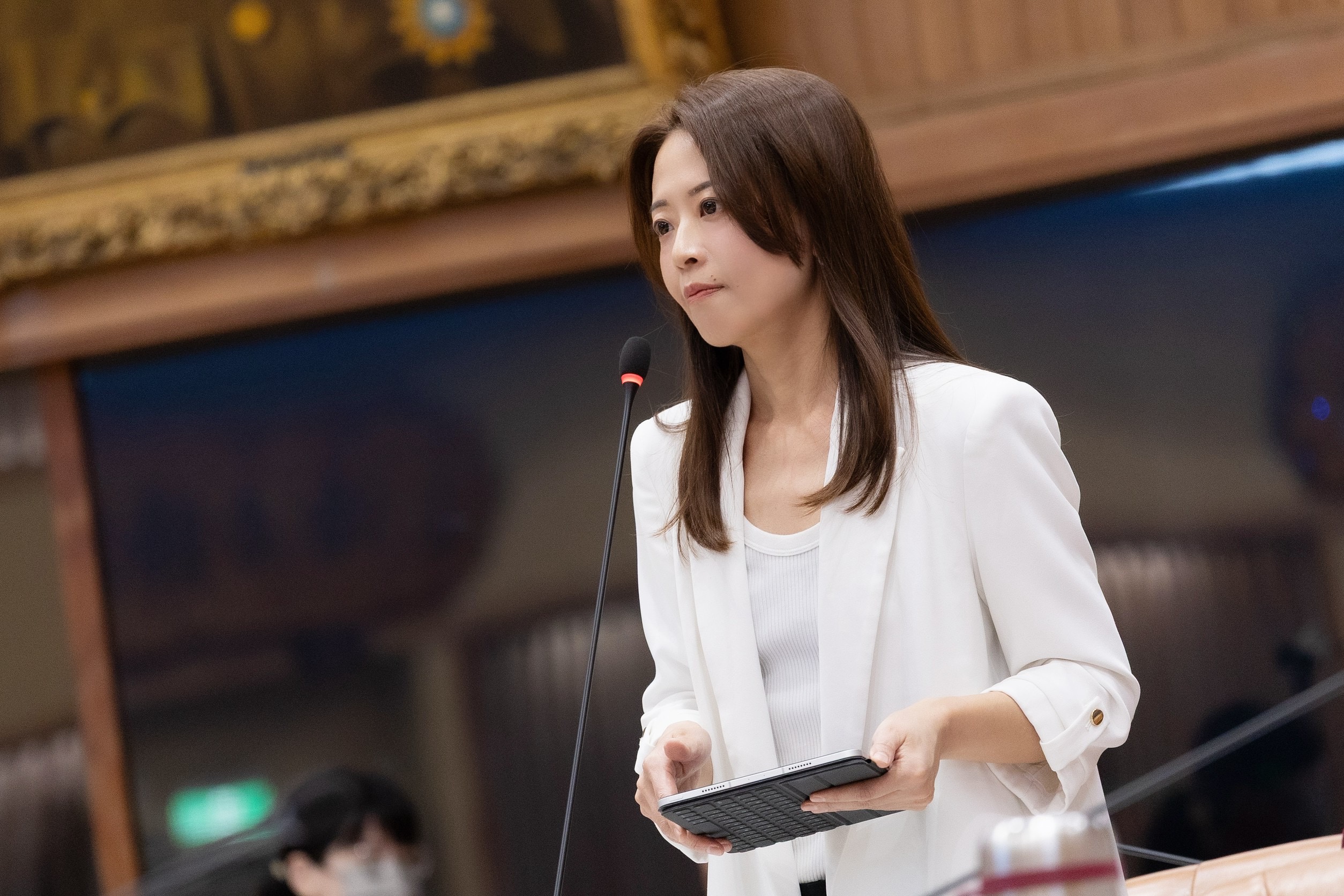 台灣新聞通訊社-蘇巧慧推6福利政策 江怡臻批：但妳的黨反對財劃法