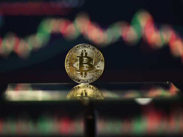 台灣新聞通訊社-數位黃金也慘跌！比特幣墜15個月低點 加密幣不到一周市值蒸發14.8兆