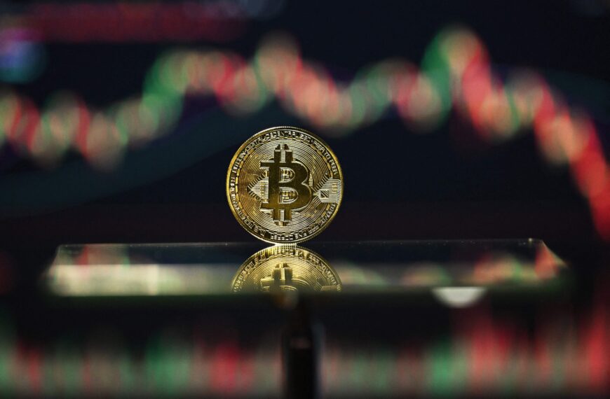 台灣新聞通訊社-數位黃金也慘跌！比特幣墜15個月低點 加密幣不到一周市值蒸發14.8兆