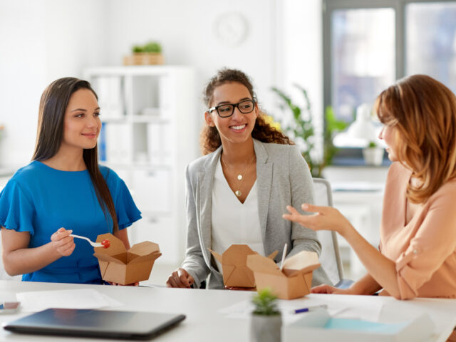 台灣新聞通訊社-主管狂討零食、旅遊回來得「贖罪」？ 網揭台灣職場2大怪象