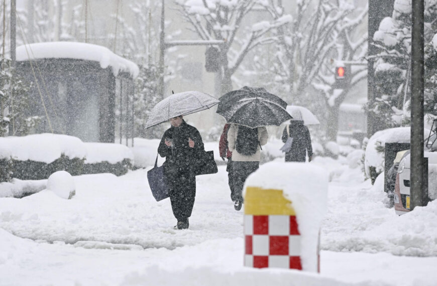台灣新聞通訊社-交通癱瘓、房屋倒塌…日本大雪增至35死393傷 氣溫回升恐釀雪崩