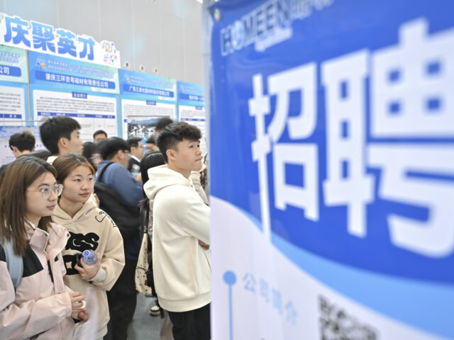 台灣新聞通訊社-陸留學生回國求職比例創新高 經濟不確定求職趨務實