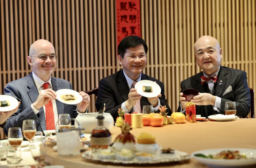 台灣新聞通訊社-農青大使端年菜向林佳龍拜年 谷立言、片山和之來加菜