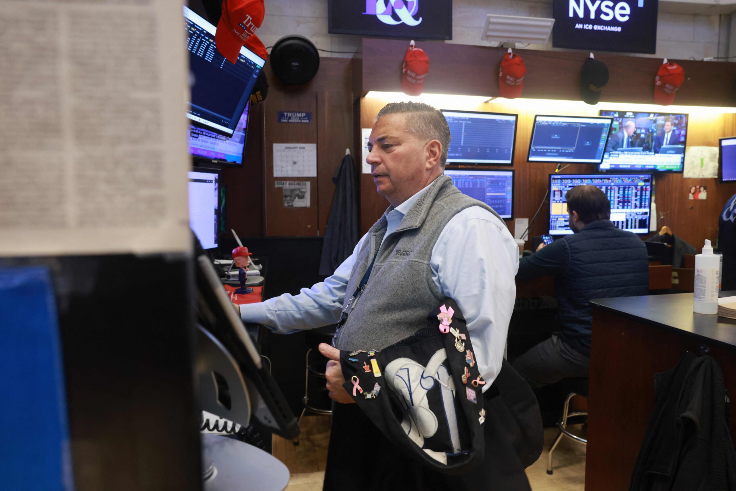 台灣新聞通訊社-美股早盤／投資人持續撤離科技股 那指獨跌 AMD急挫12%