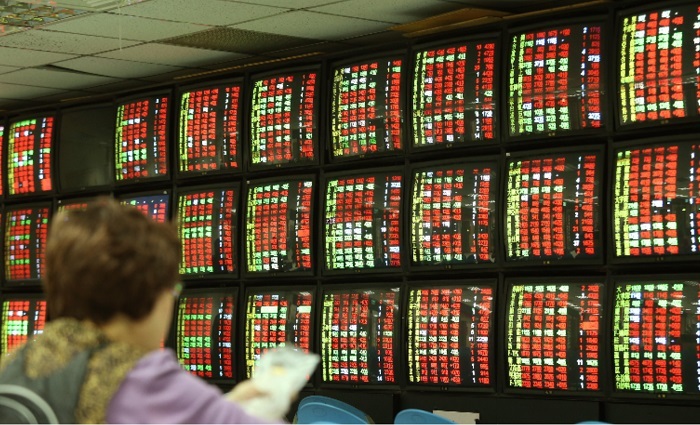 台灣新聞通訊社-0050超熱門…債券、高股息、市值型輪流紅!你的投資是被「市場氣氛」牽著走嗎?