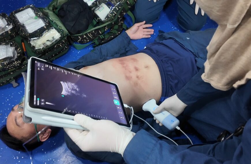 台灣新聞通訊社-影／海軍手持式超音波上艦首曝光 強化海上即時醫療