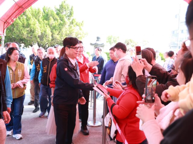 台灣新聞通訊社-陳其邁初一走春首站拜關聖帝君 新春願望盼兩岸和平、朝野和諧