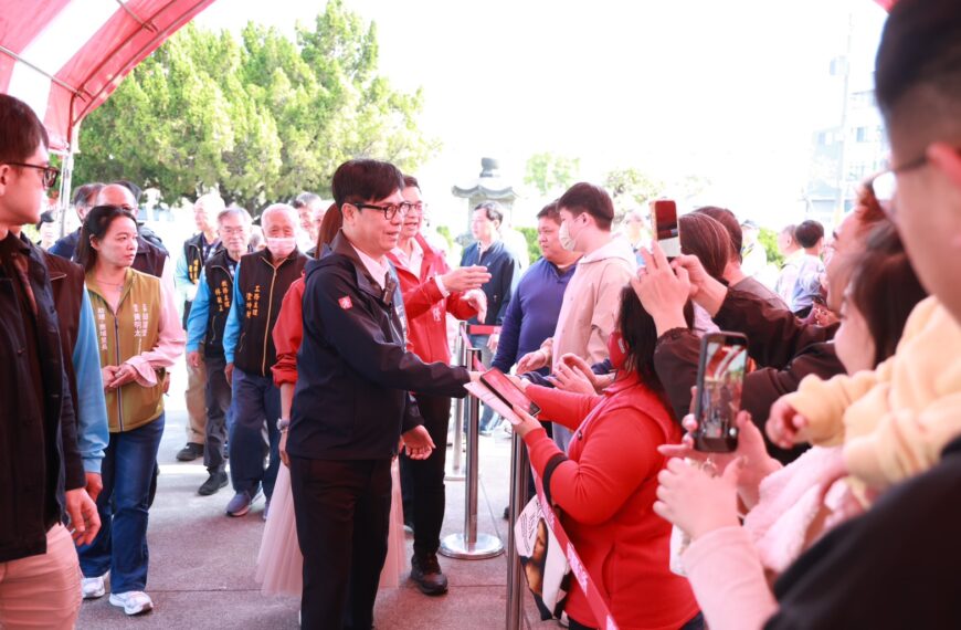 台灣新聞通訊社-陳其邁初一走春首站拜關聖帝君 新春願望盼兩岸和平、朝野和諧