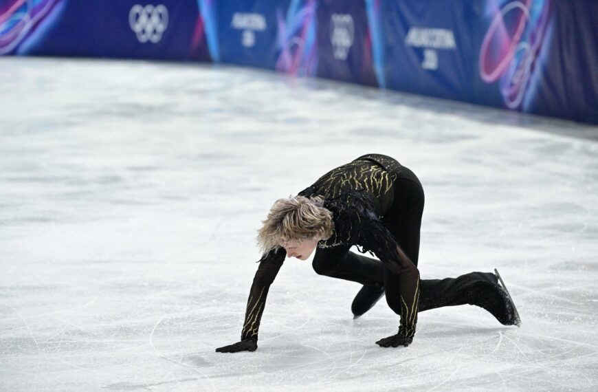 台灣新聞通訊社-冬奧/美國「四圈跳之神」兩度跌倒成災難 男子花滑現場鴉雀無聲