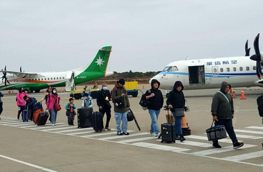 台灣新聞通訊社-海象不佳 基隆-馬祖海運受阻 華信加開2架次班機