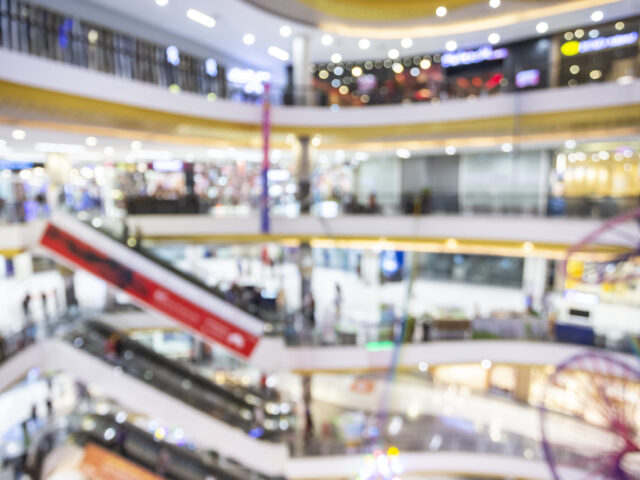 台灣新聞通訊社-百貨廣播藏暗語！業內人曝「遇奧客密碼」：櫃位立刻如臨大敵