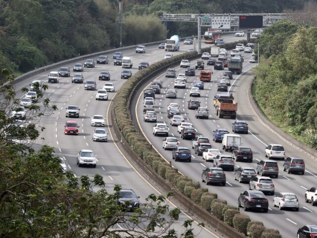 台灣新聞通訊社-國5北向宜蘭至頭城「紫爆」 明初二回娘家易壅塞路段一次看