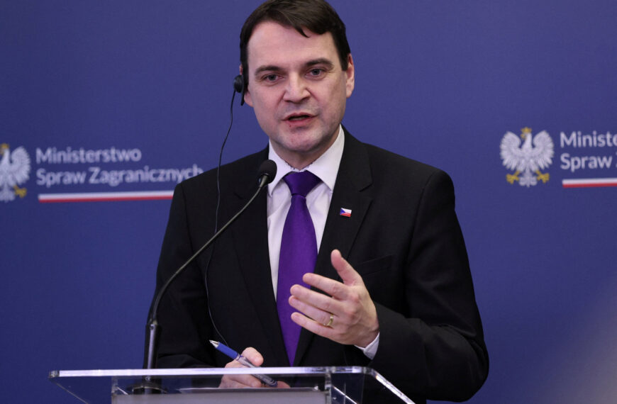 台灣新聞通訊社-捷克外交部長與希拉蕊交鋒 揭西方價值分歧加深