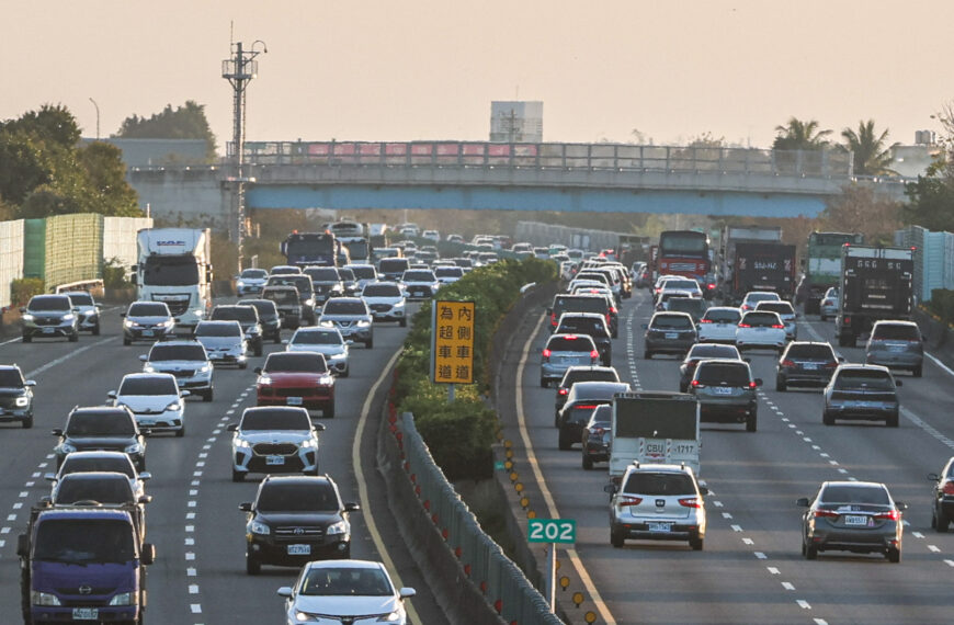 台灣新聞通訊社-明初二國5湧車潮恐塞到深夜 「避開塞車」建議上路時段一次看
