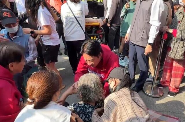 台灣新聞通訊社-屏東發福袋 賴總統見老婦疑中暑熱暈 化身賴醫師即刻關懷
